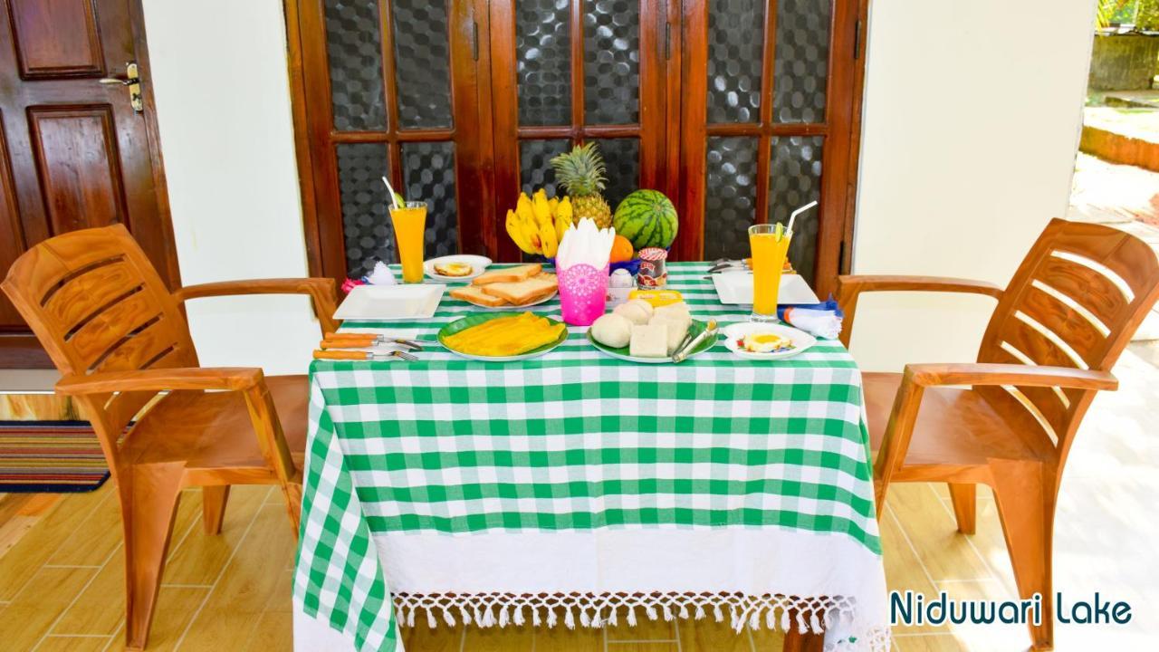 Niduwari Lake Homestay ดัมบูลลา ภายนอก รูปภาพ