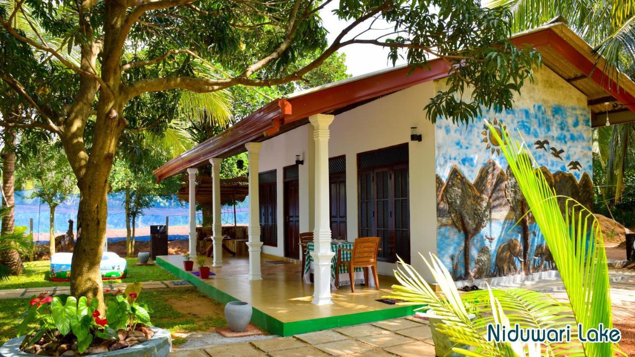 Niduwari Lake Homestay ดัมบูลลา ภายนอก รูปภาพ
